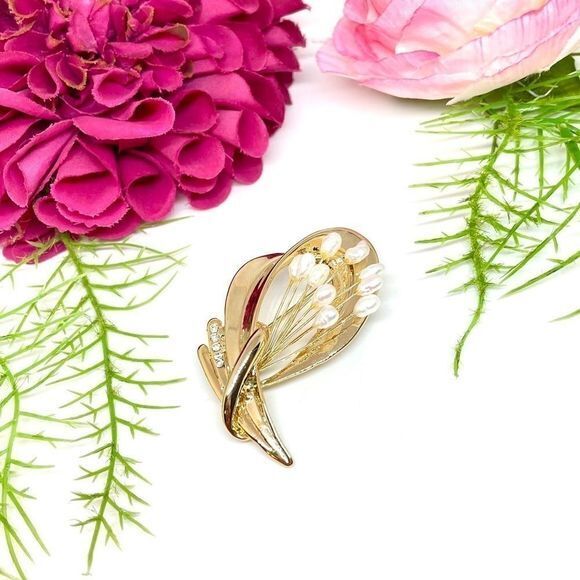 Jewelry - Genuine Pearl⚜️VINTAGE STYLE Golden Brooch